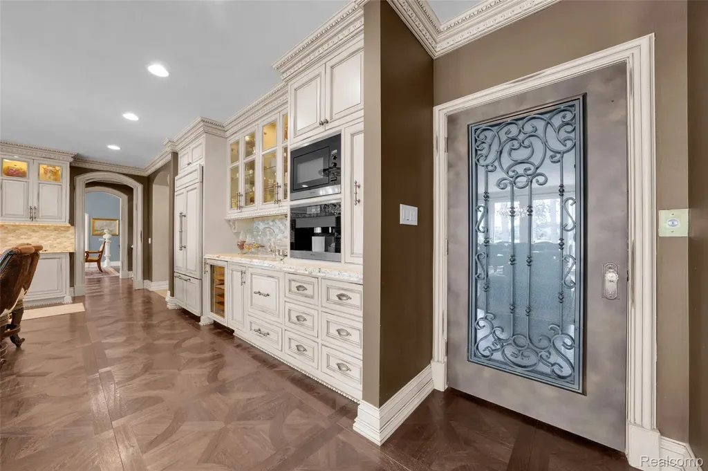 5621 Arbor Bay Court Genoa Township MI 48116