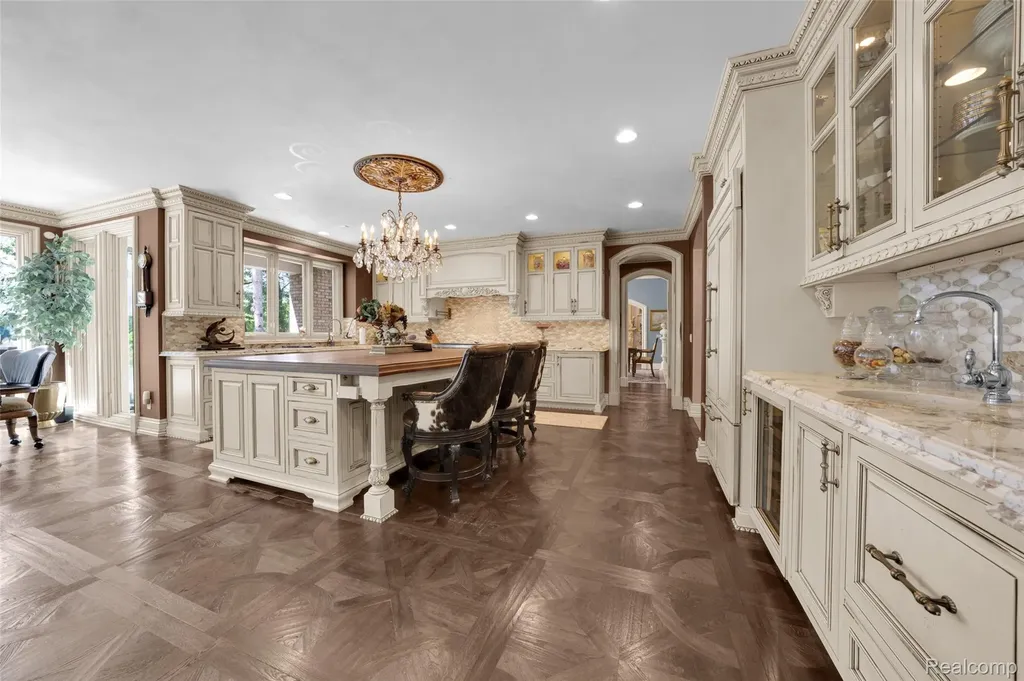 5621 Arbor Bay Court Genoa Township MI 48116