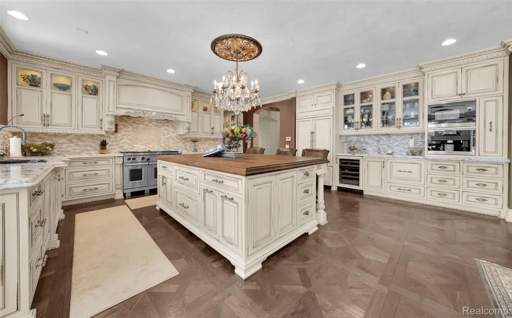 5621 Arbor Bay Court Genoa Township MI 48116