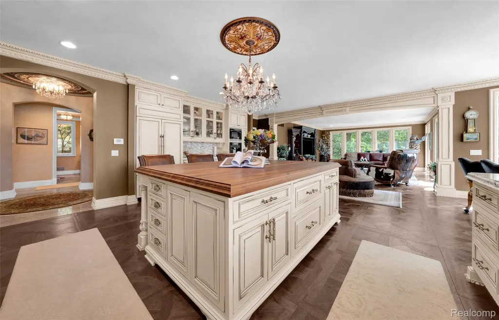 5621 Arbor Bay Court Genoa Township MI 48116