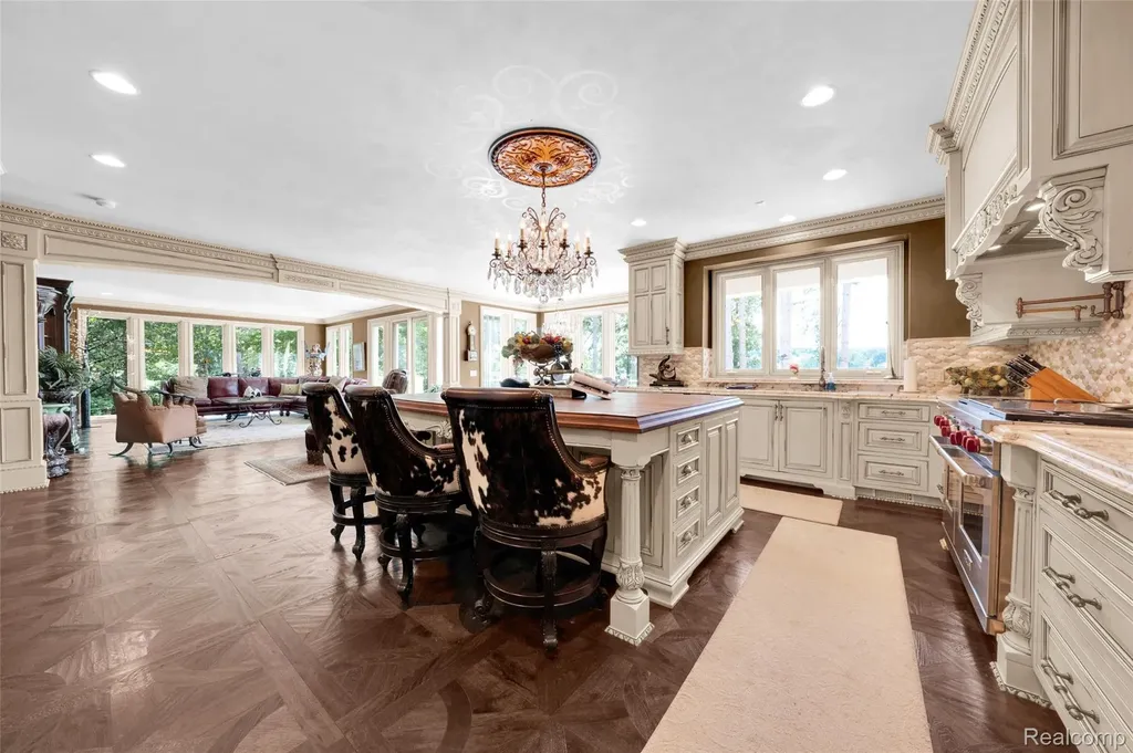 5621 Arbor Bay Court Genoa Township MI 48116