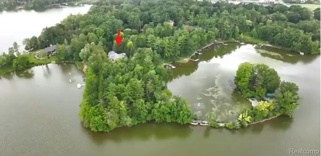 5621 Arbor Bay Court Genoa Township MI 48116