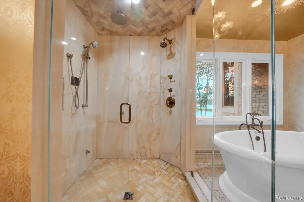 5621 Arbor Bay Court Genoa Township MI 48116