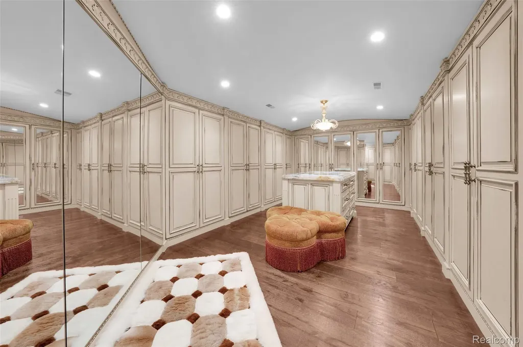 5621 Arbor Bay Court Genoa Township MI 48116