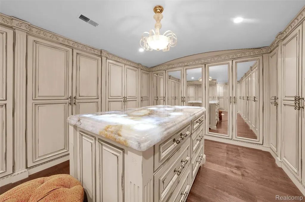 5621 Arbor Bay Court Genoa Township MI 48116