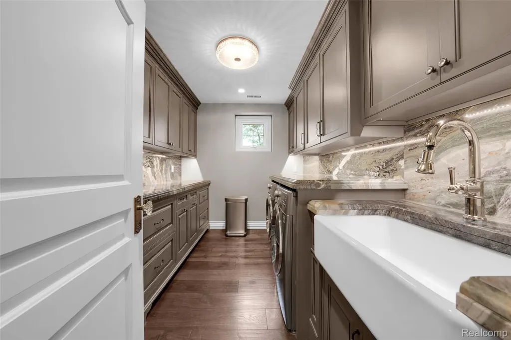 5621 Arbor Bay Court Genoa Township MI 48116