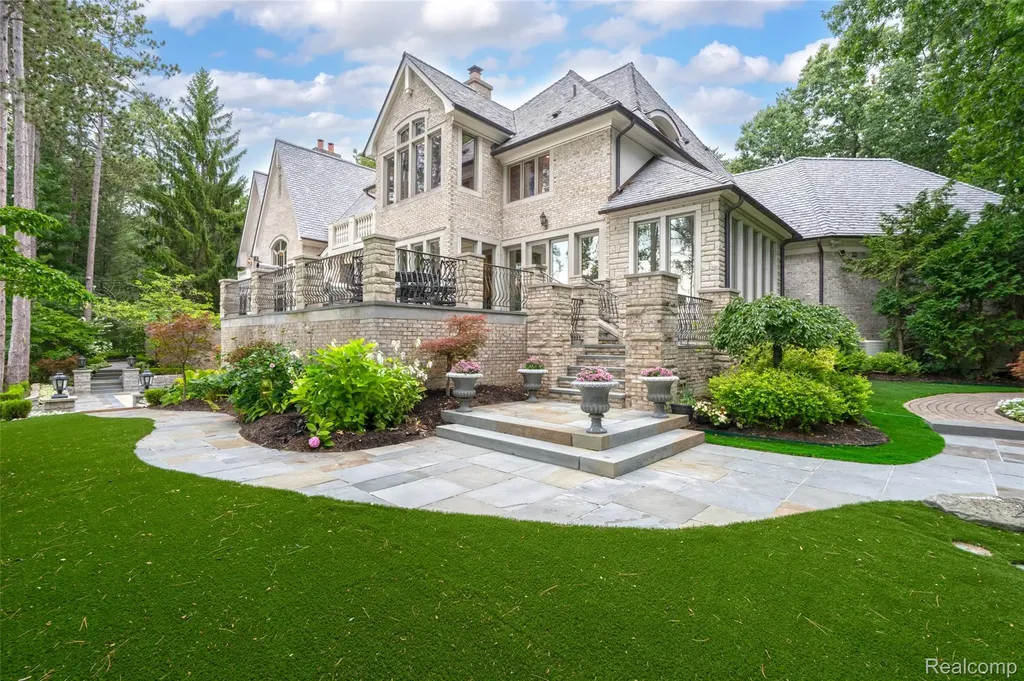 5621 Arbor Bay Court Genoa Township MI 48116