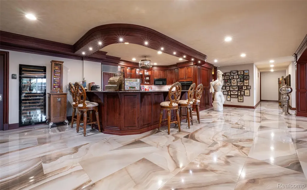 5621 Arbor Bay Court Genoa Township MI 48116