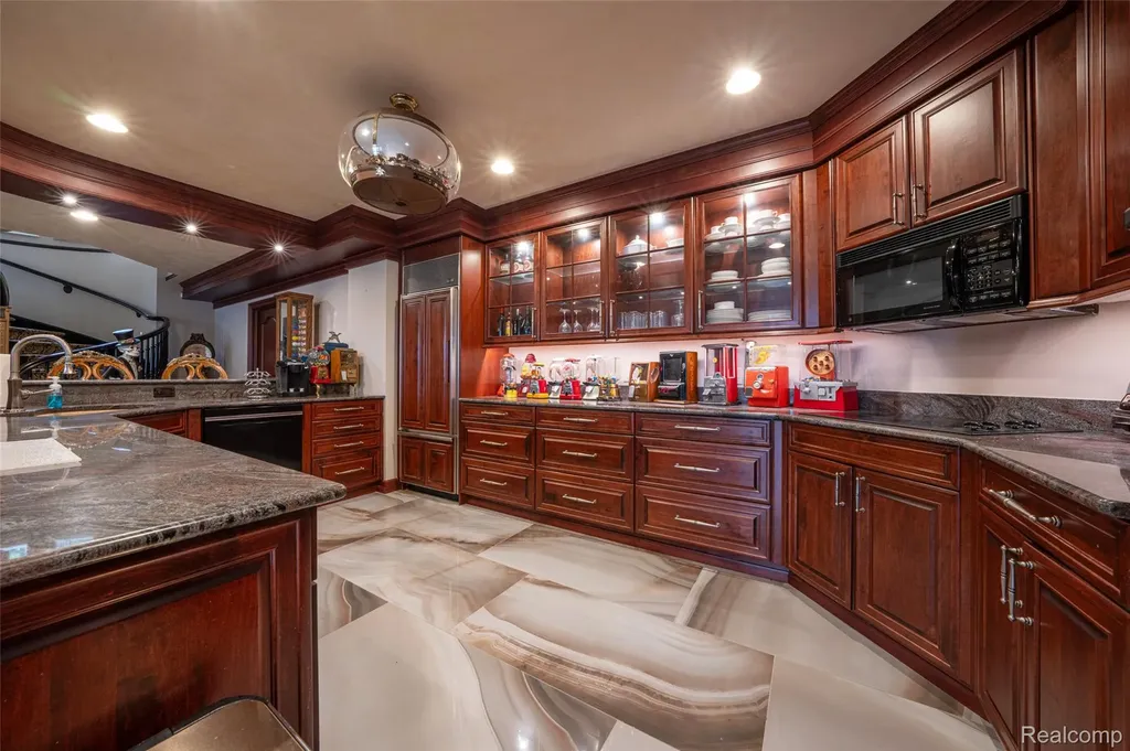 5621 Arbor Bay Court Genoa Township MI 48116
