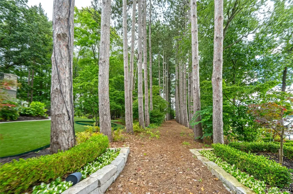 5621 Arbor Bay Court Genoa Township MI 48116