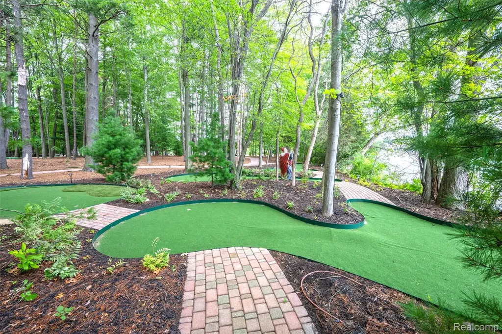 5621 Arbor Bay Court Genoa Township MI 48116
