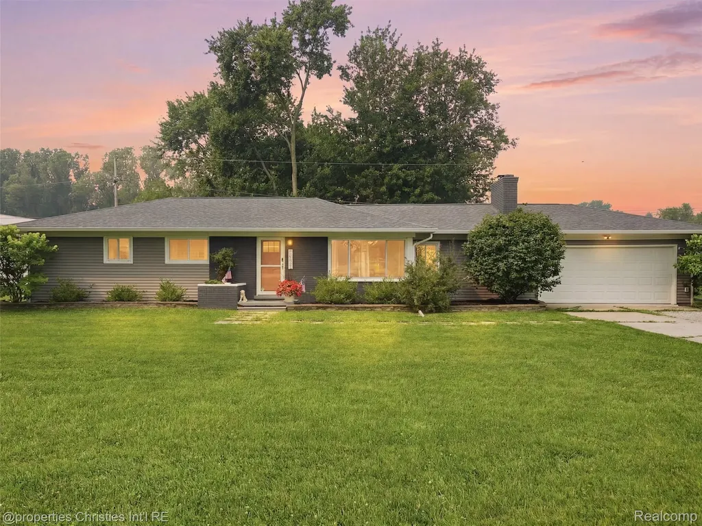 52735 Washington Street New Baltimore City MI 48047