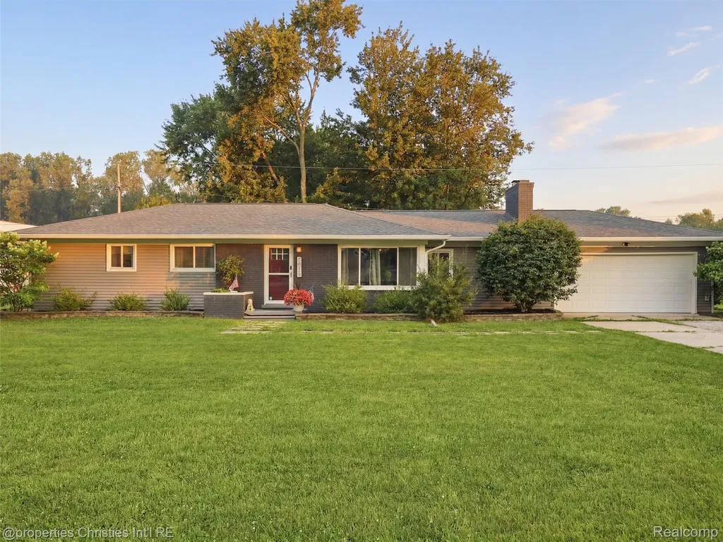 52735 Washington Street New Baltimore City MI 48047