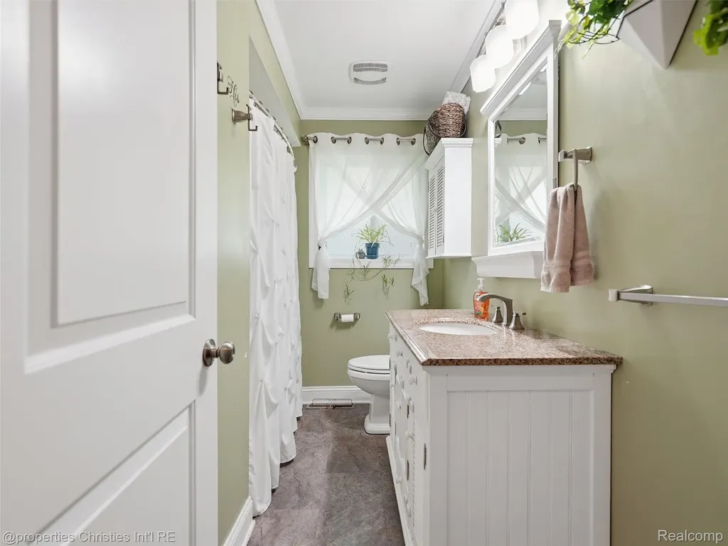 52735 Washington Street New Baltimore City MI 48047
