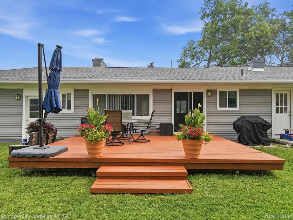 52735 Washington Street New Baltimore City MI 48047