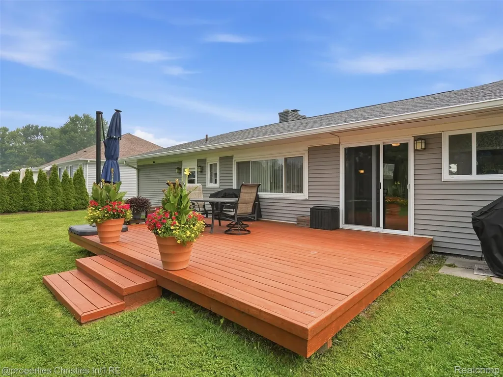 52735 Washington Street New Baltimore City MI 48047