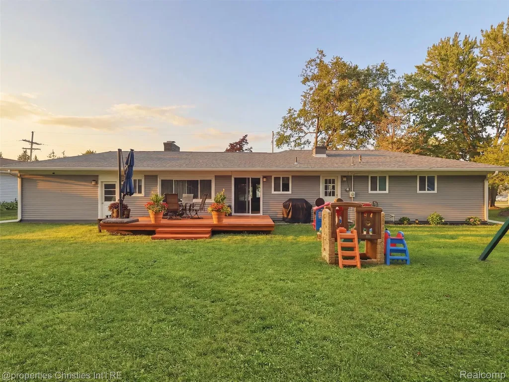 52735 Washington Street New Baltimore City MI 48047