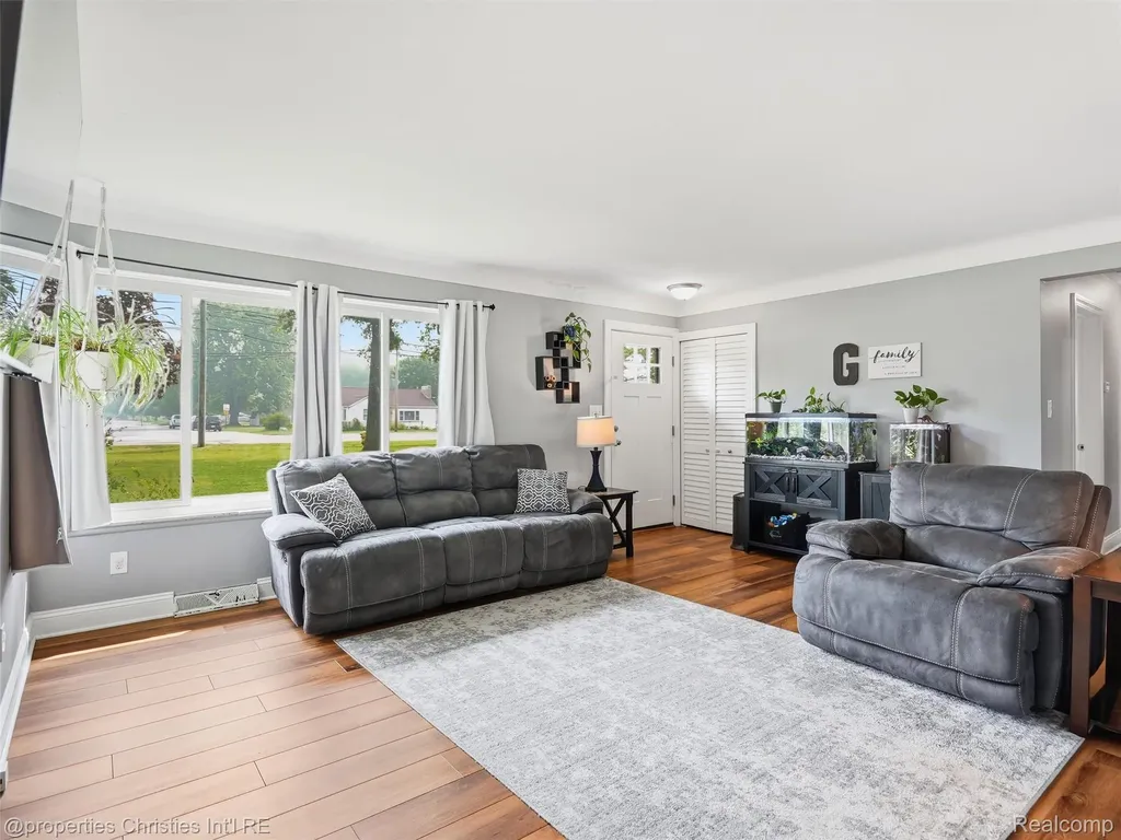 52735 Washington Street New Baltimore City MI 48047
