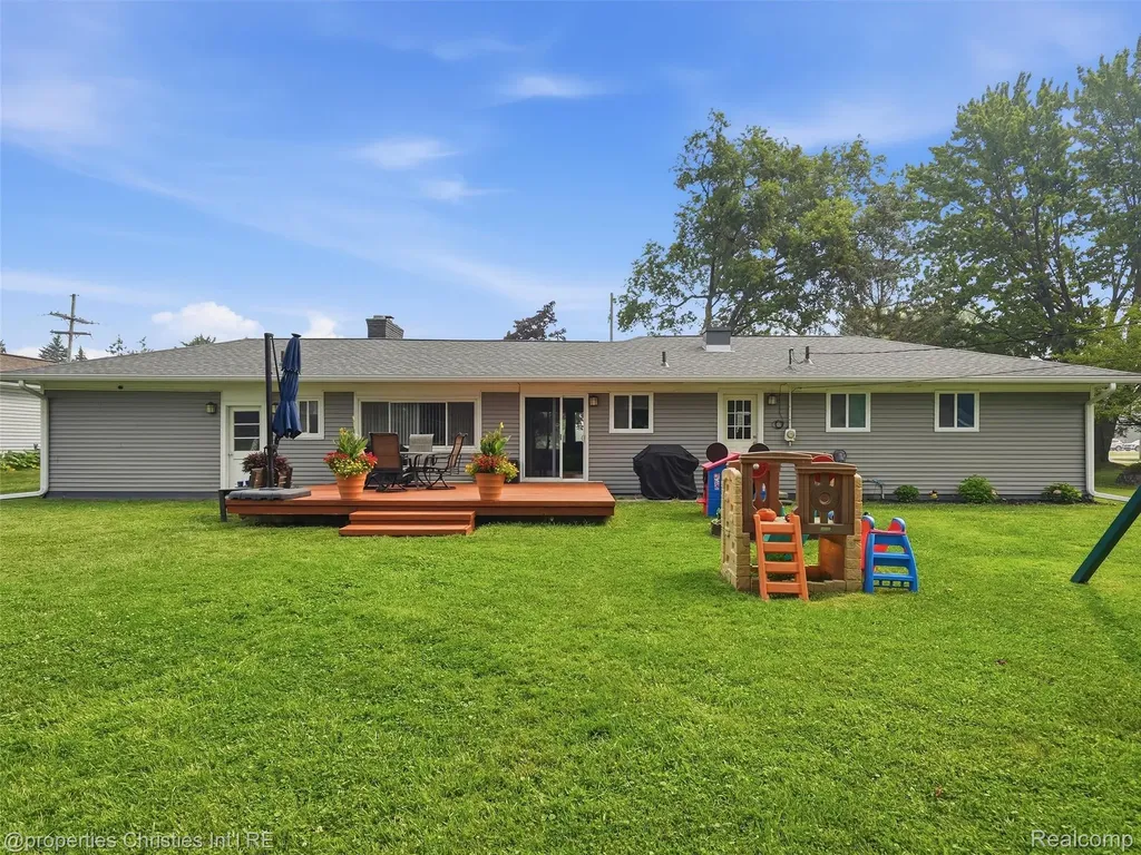 52735 Washington Street New Baltimore City MI 48047