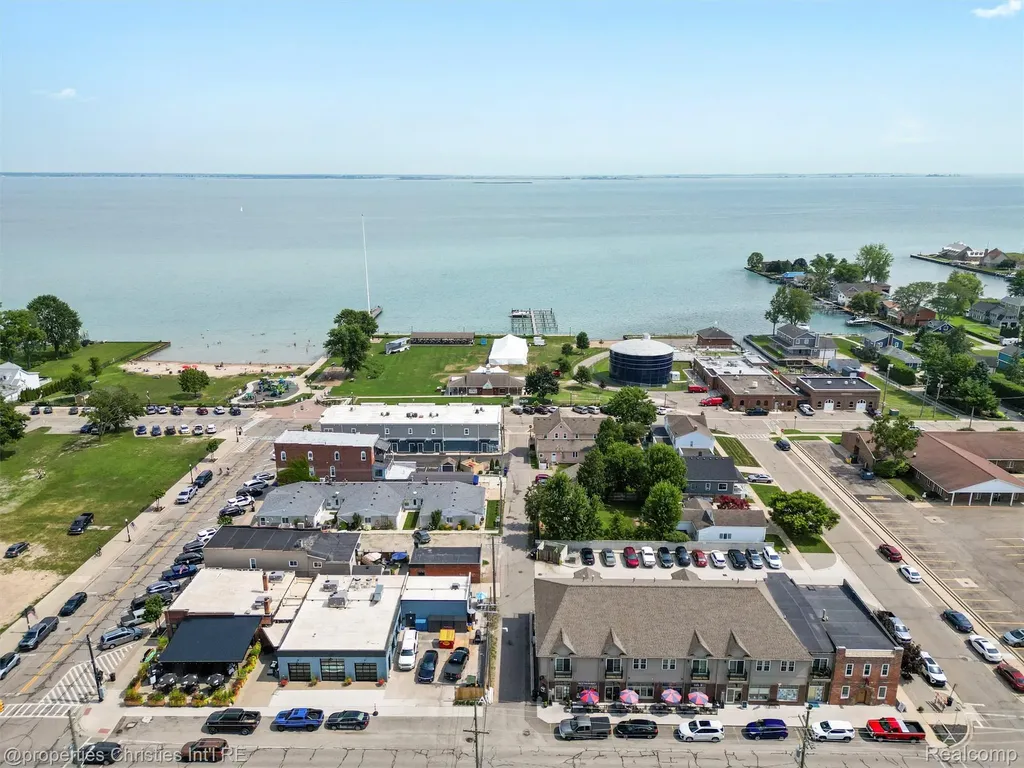 52735 Washington Street New Baltimore City MI 48047