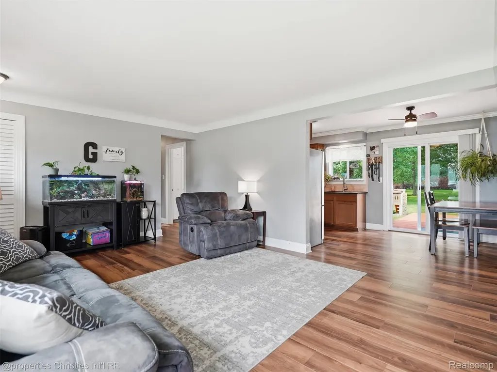 52735 Washington Street New Baltimore City MI 48047