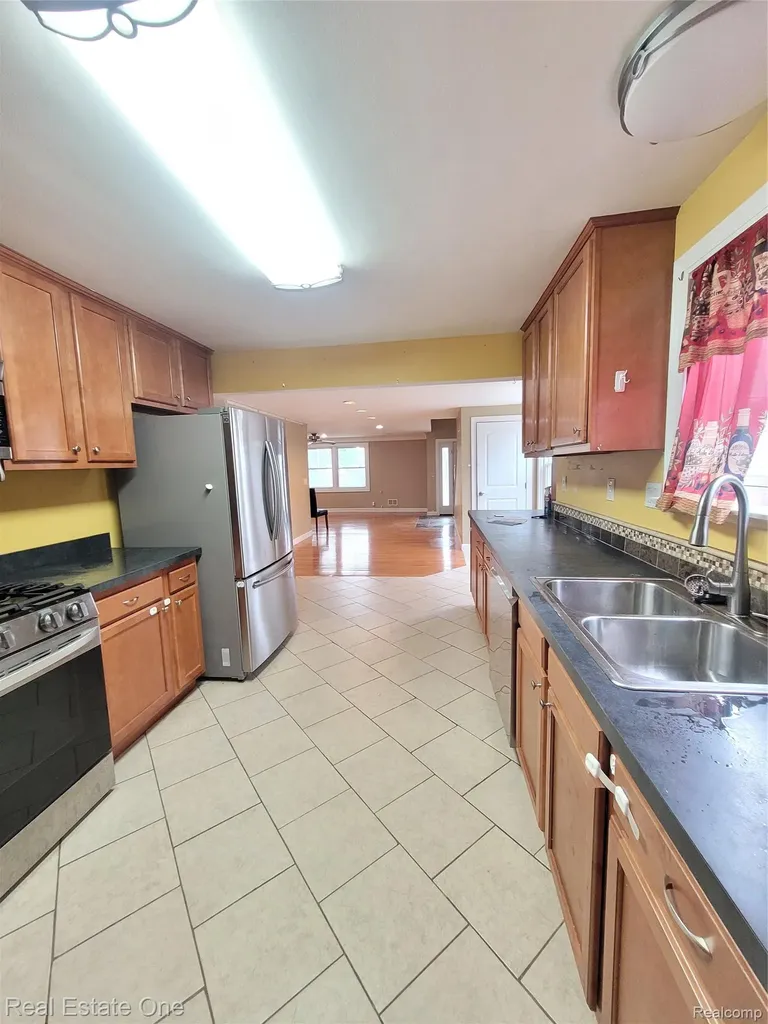 2715 3rd Street Wyandotte City MI 48192