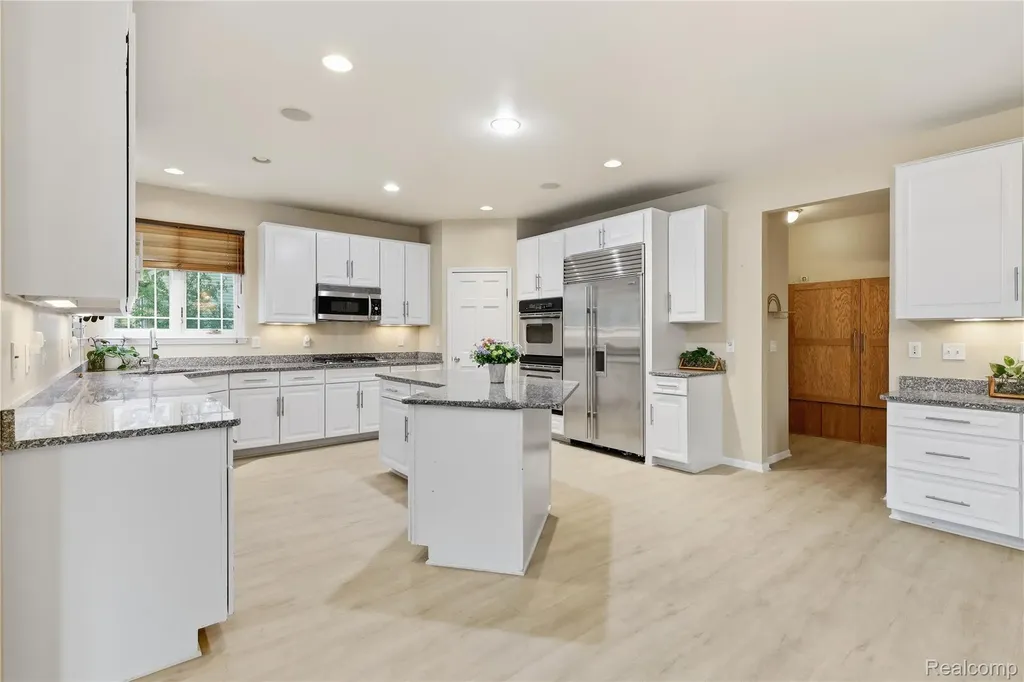 2291 Lake Ridge Drive Grand Blanc Charter Township MI 48439