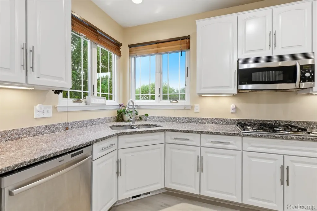 2291 Lake Ridge Drive Grand Blanc Charter Township MI 48439