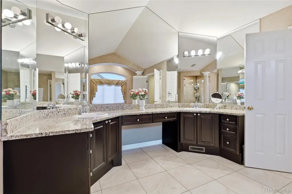 2291 Lake Ridge Drive Grand Blanc Charter Township MI 48439