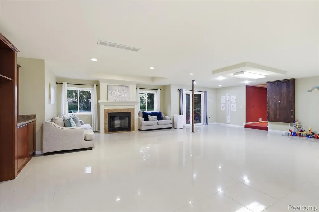 2291 Lake Ridge Drive Grand Blanc Charter Township MI 48439