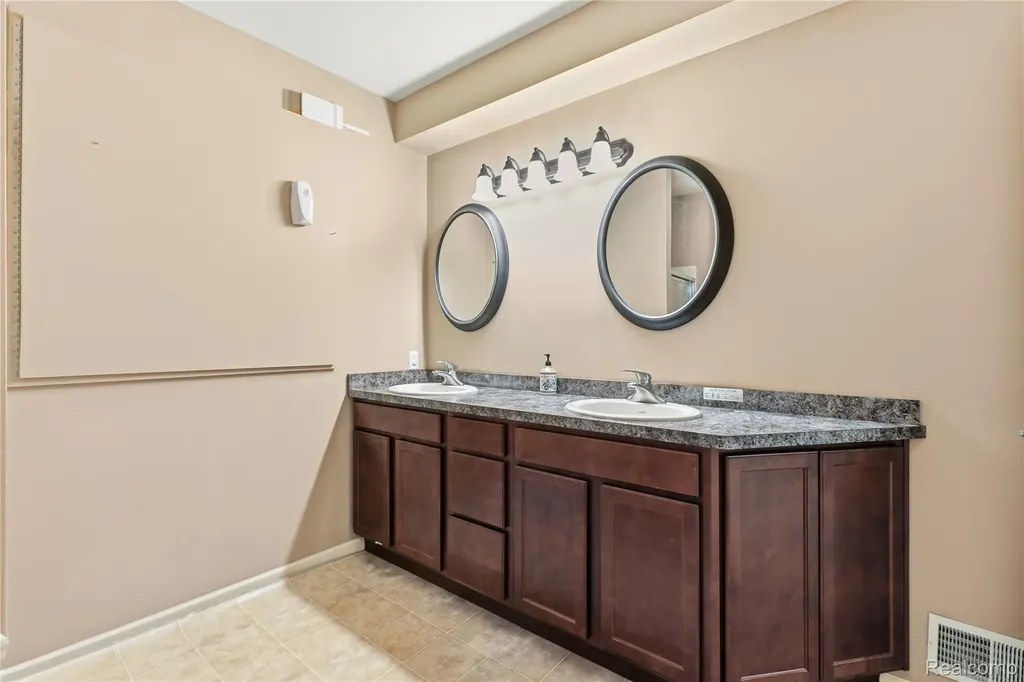 2291 Lake Ridge Drive Grand Blanc Charter Township MI 48439