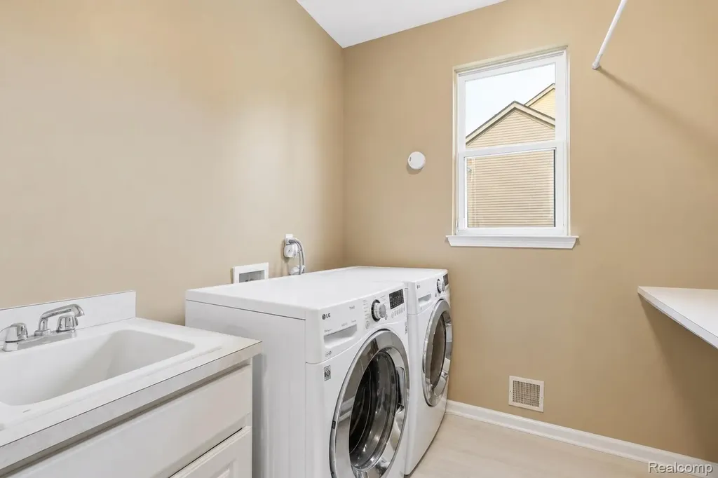 2291 Lake Ridge Drive Grand Blanc Charter Township MI 48439