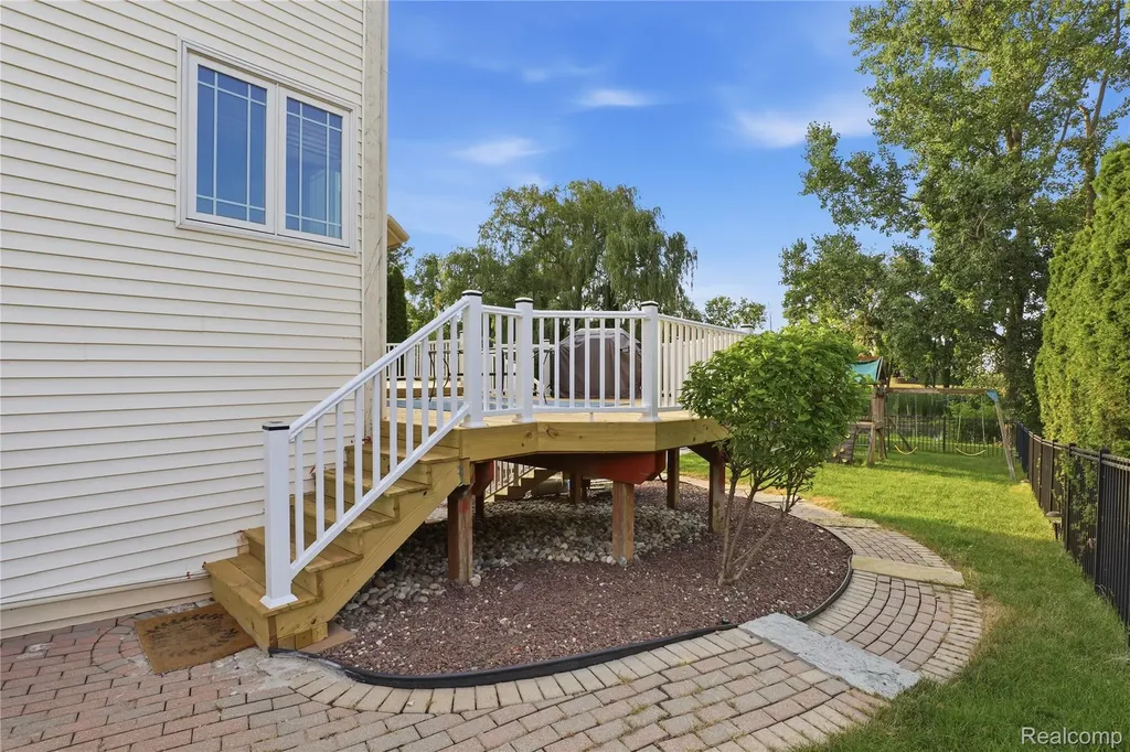 2291 Lake Ridge Drive Grand Blanc Charter Township MI 48439