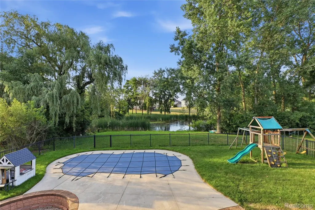 2291 Lake Ridge Drive Grand Blanc Charter Township MI 48439