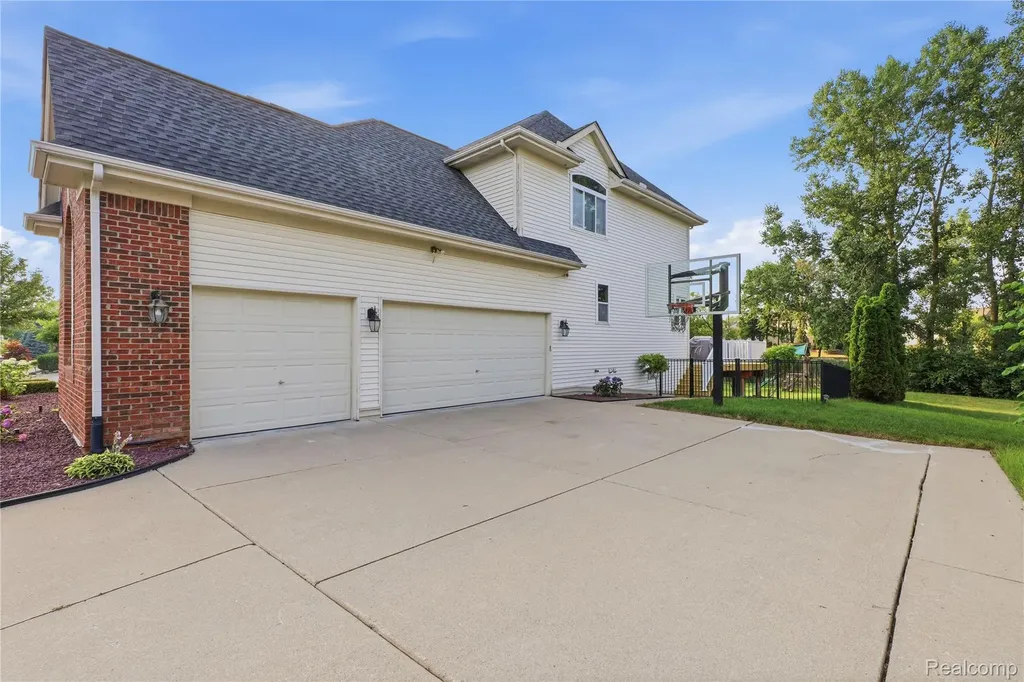 2291 Lake Ridge Drive Grand Blanc Charter Township MI 48439