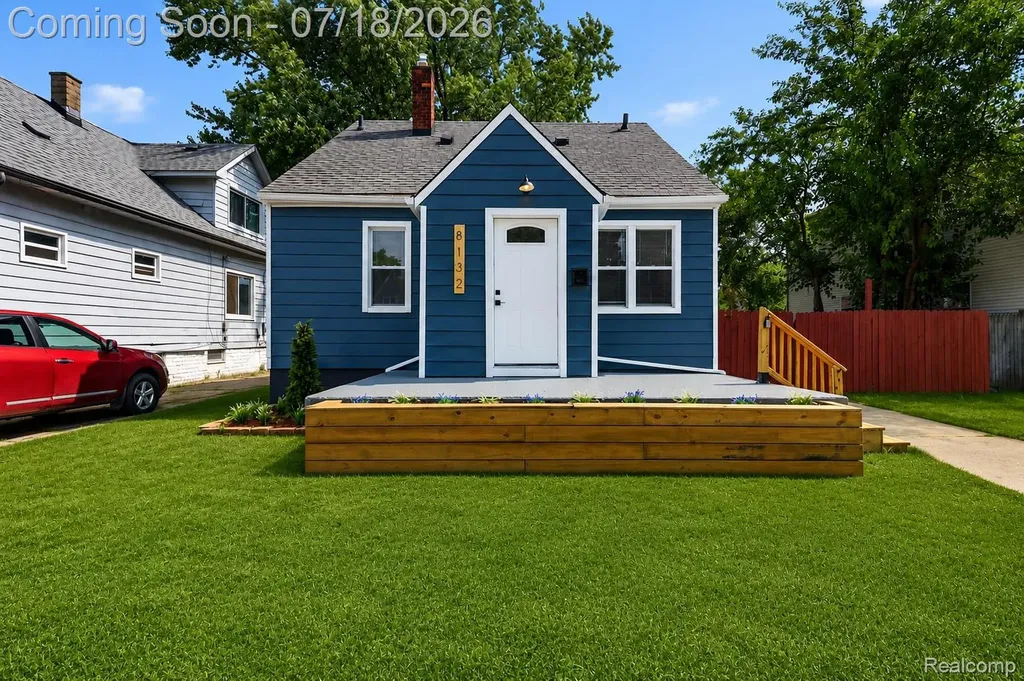 8132 Cadillac Avenue Warren City MI 48089