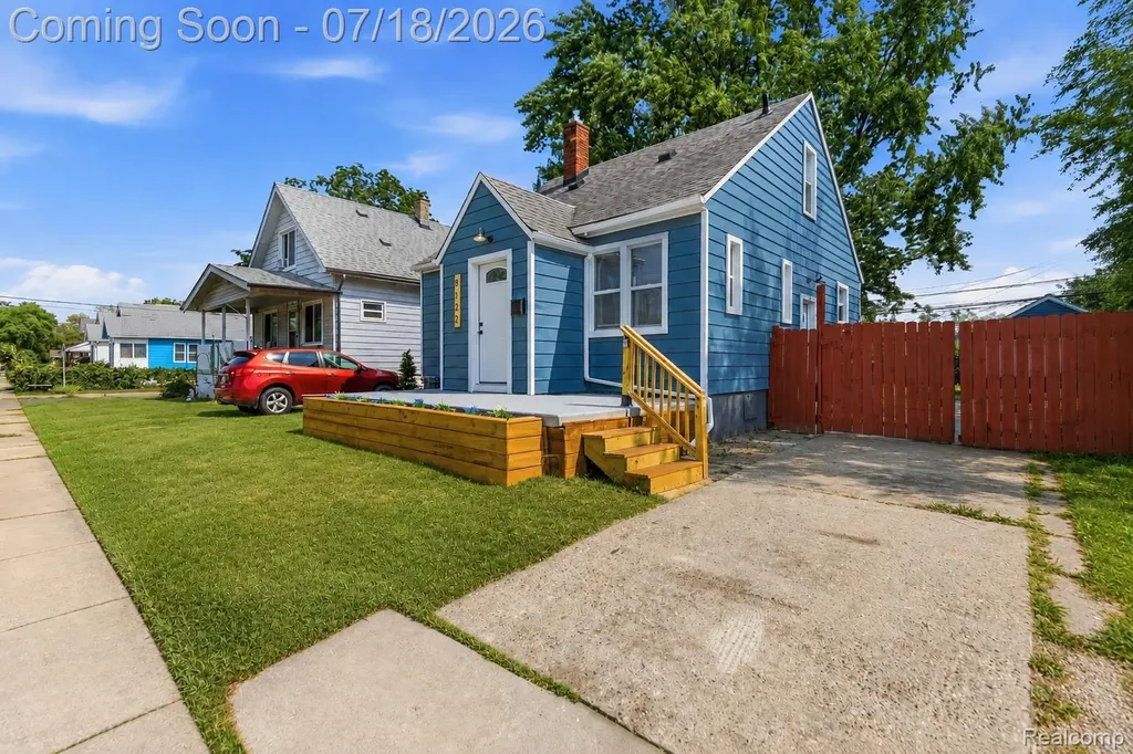 8132 Cadillac Avenue Warren City MI 48089