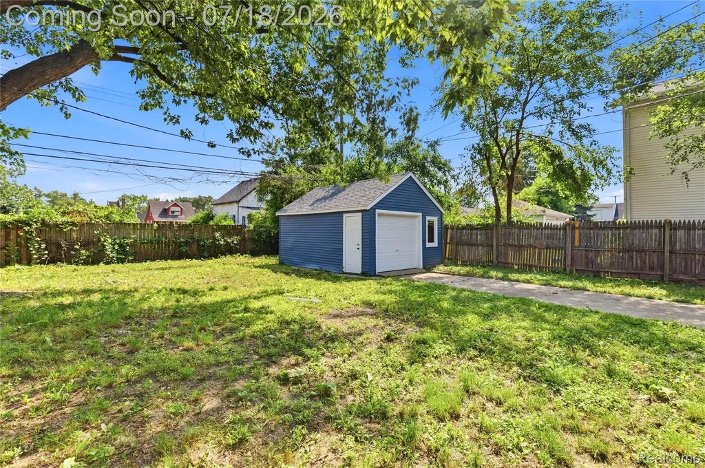 8132 Cadillac Avenue Warren City MI 48089