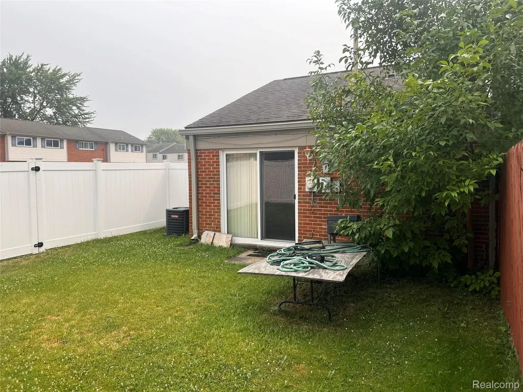 25600 New England Roseville City MI 48066