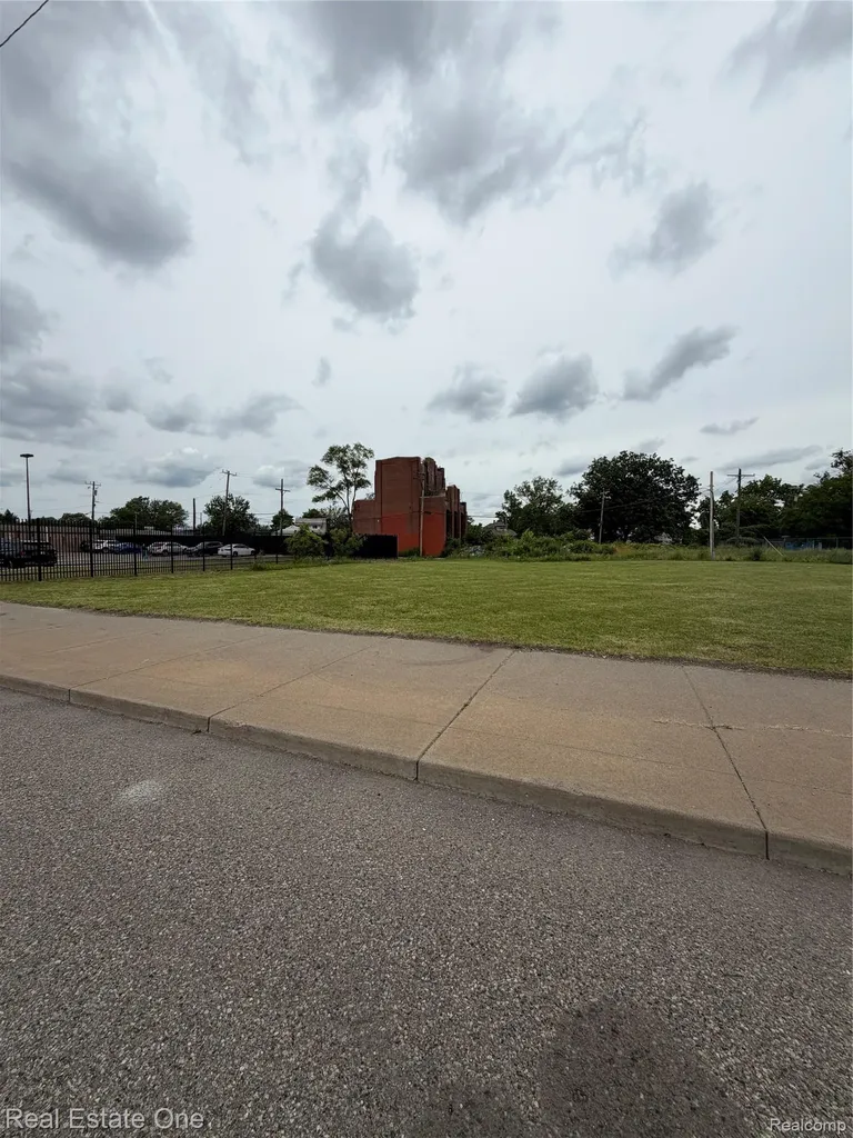 6510 W Warren Avenue Detroit City MI 48210