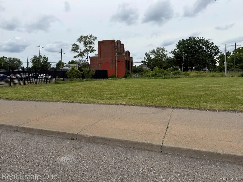 6510 W Warren Avenue Detroit City MI 48210
