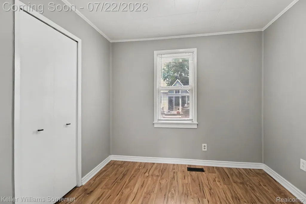 69 E Annabelle Avenue Hazel Park City MI 48030