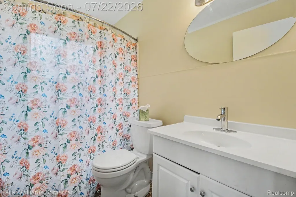 69 E Annabelle Avenue Hazel Park City MI 48030