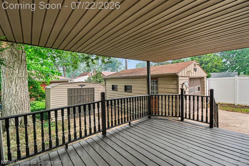 69 E Annabelle Avenue Hazel Park City MI 48030