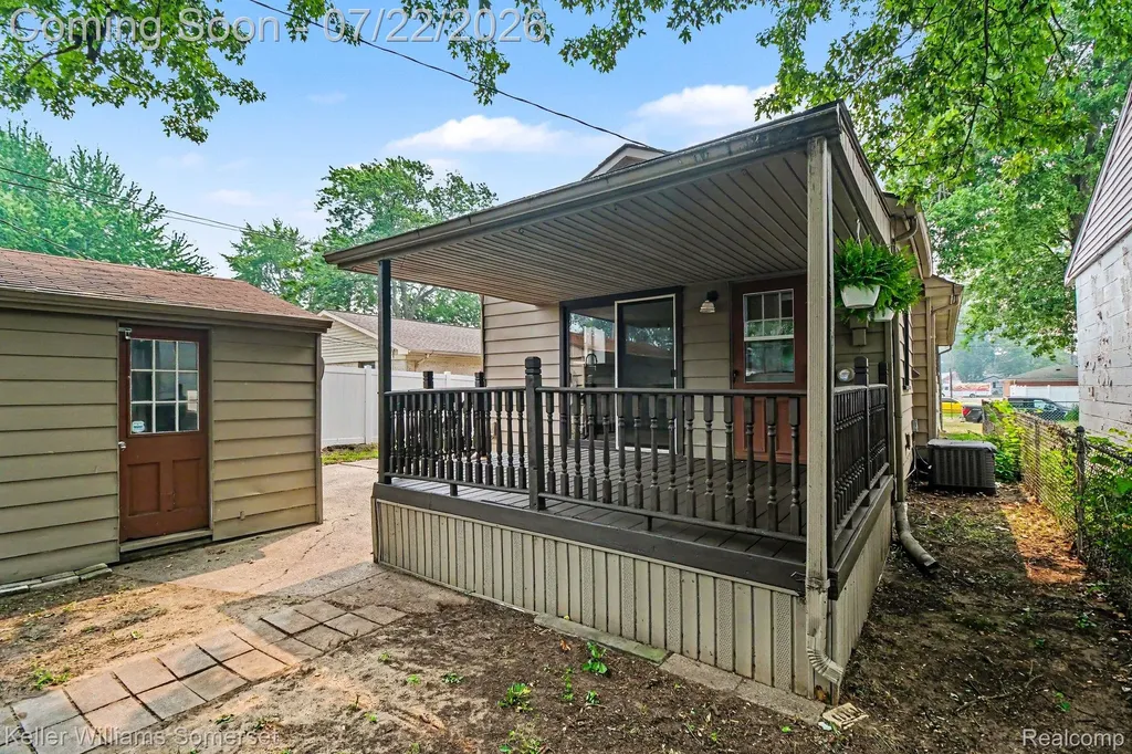 69 E Annabelle Avenue Hazel Park City MI 48030
