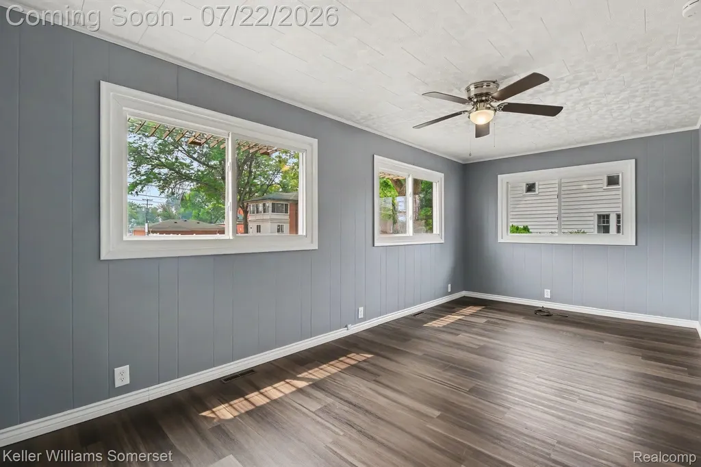 69 E Annabelle Avenue Hazel Park City MI 48030