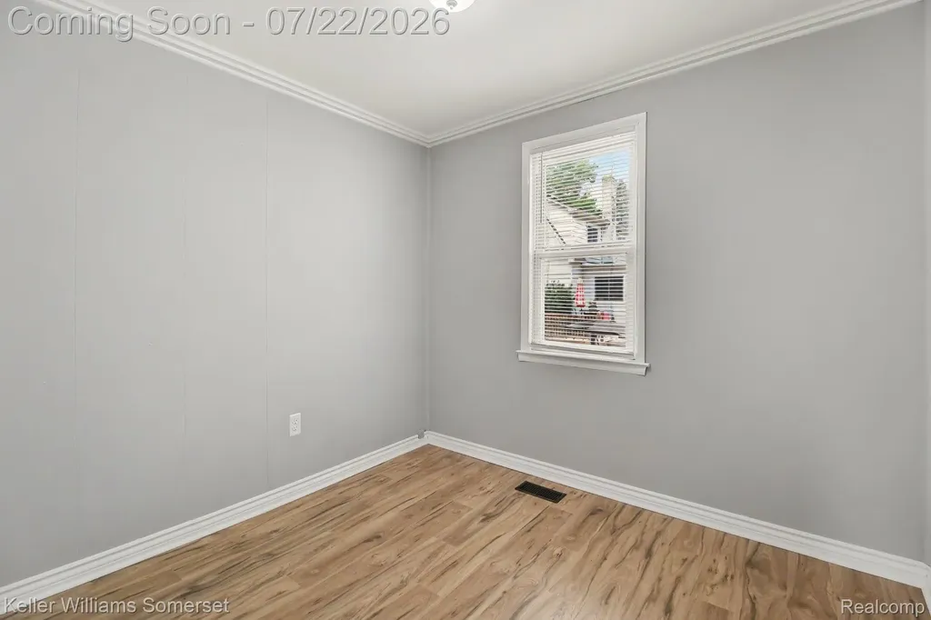 69 E Annabelle Avenue Hazel Park City MI 48030