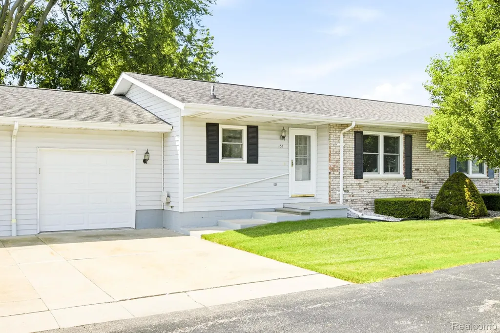 135 Joan Court Marysville City MI 48040