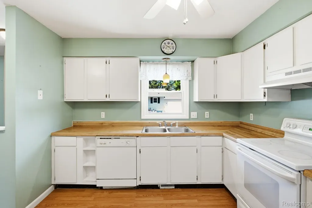 135 Joan Court Marysville City MI 48040