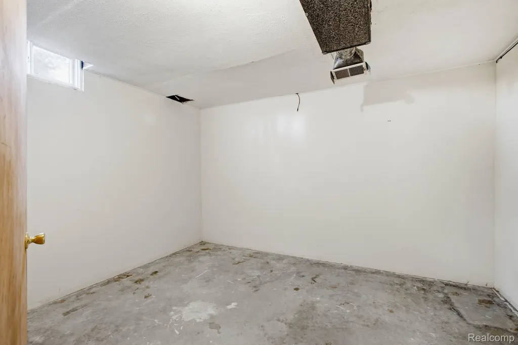 135 Joan Court Marysville City MI 48040